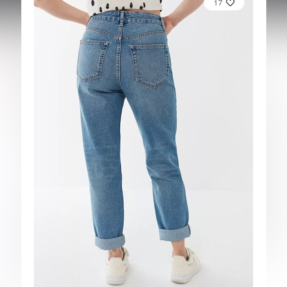 BDG/Urban Outfitters High-Waisted Mom Jean – Light Wash - Picture 4 of 11